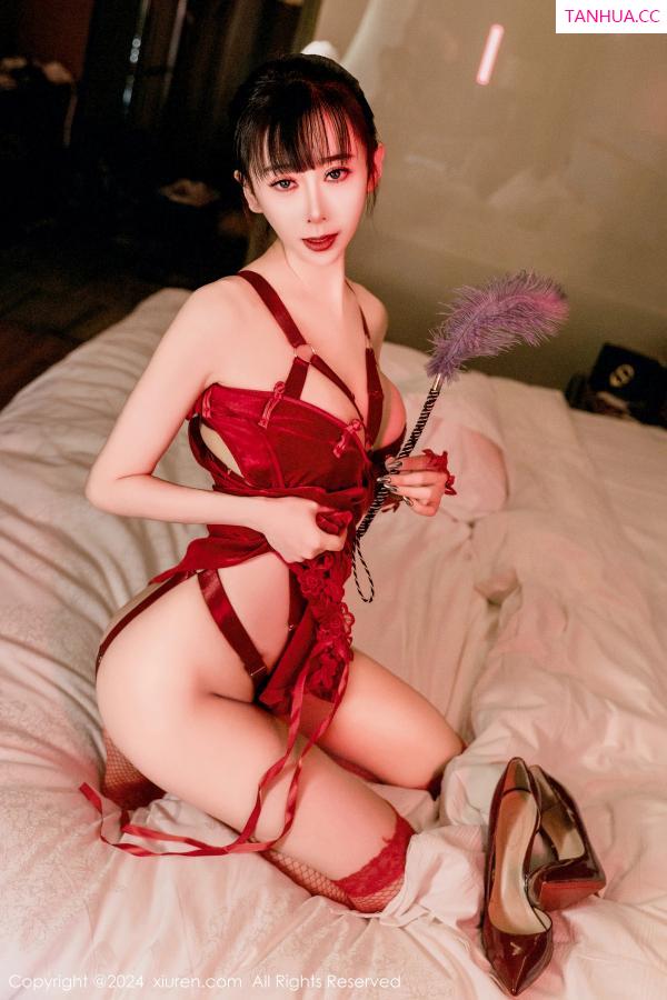   [XiuRen]高清写真图 2024.02.01 No.8047 宝宝甜 新人旗袍第25张图片